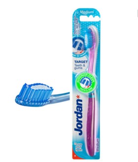 JORDAN Target Teeth & Gums Medium Οδοντόβουρτσα Μέτρια σε Μώβ Χρώμα 1 Τεμάχιο
