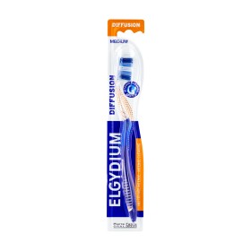 Elgydium Diffussion Medium Οδοντόβουρτσα Μέτρια με Ξύστρα Γλώσσας σε Διάφορα Χρώματα 1 Τεμάχιο Elgydium Diffussion Medium Οδοντόβουρτσα Μέτρια με Ξύστρα Γλώσσας σε Διάφορα Χρώματα 1 Τεμάχιο
