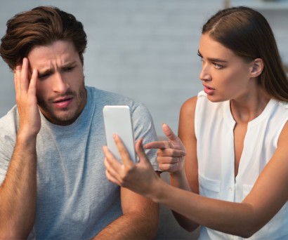 Micro-Cheating: Όσα πρέπει να γνωρίζεις για τη Μικρο-Απιστία