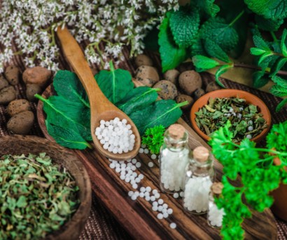 Ομοιοπαθητική: τι είναι και πως θεραπεύει τις κρίσεις πανικού και το ά …