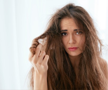 Ξηρά & ταλαιπωρημένα μαλλιά; Η ρουτίνα επανόρθωσης μετά το Καλοκαίρι