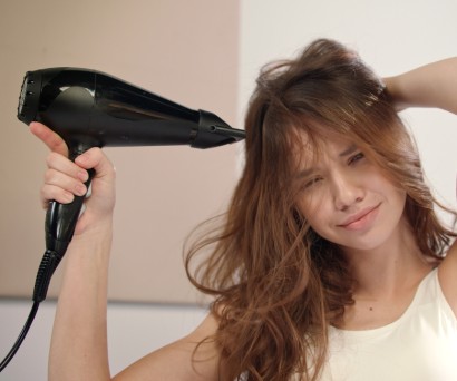 Πώς να στεγνώνω σωστά τα μαλλιά μου: Οδηγός για Υγιή και Λαμπερά Μαλλι …