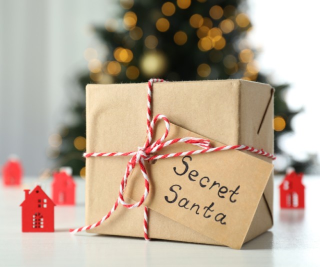 Secret Santa χωρίς άγχος: Budget-Friendly Δώρα που θα Λατρέψουν Όλοι