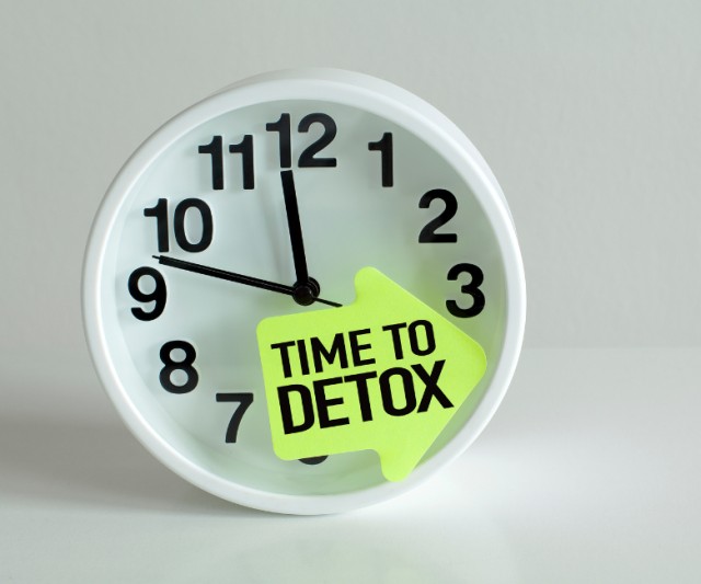 Holiday Detox: 6 τρόποι να αποτοξινωθείς μετά τις γιορτές